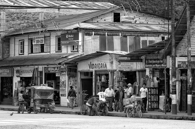 Zona comercial de Oxapampa, Perú