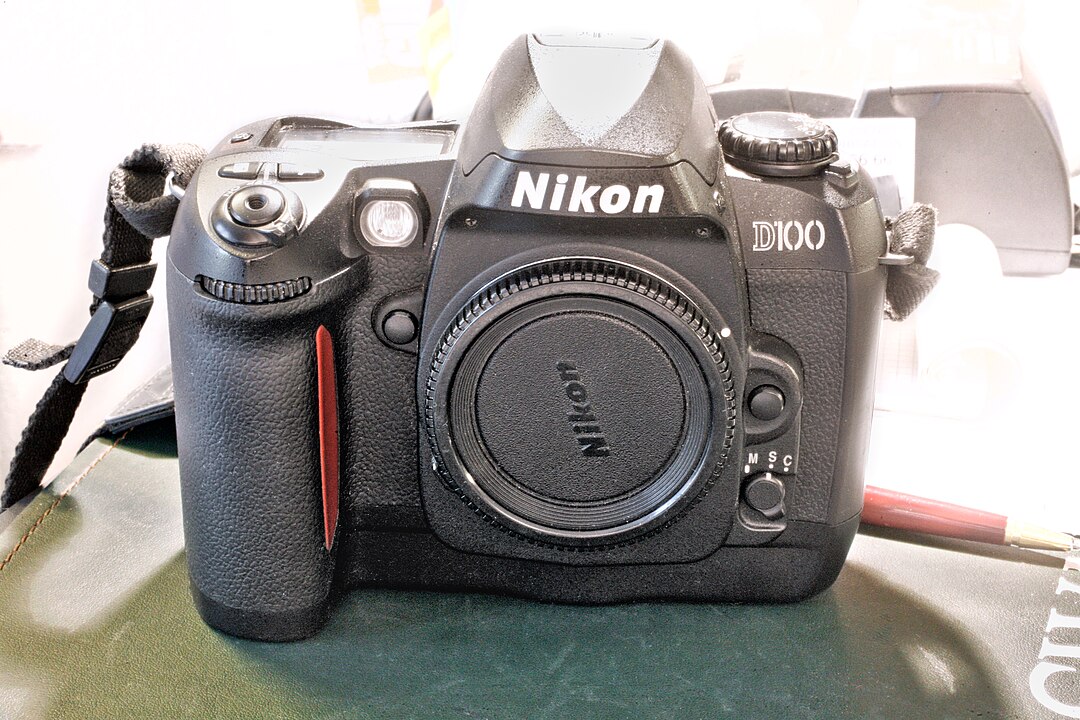 Nikon D100: La Cámara DSLR que Abrió Nuevos Caminos en la Fotografía Digital