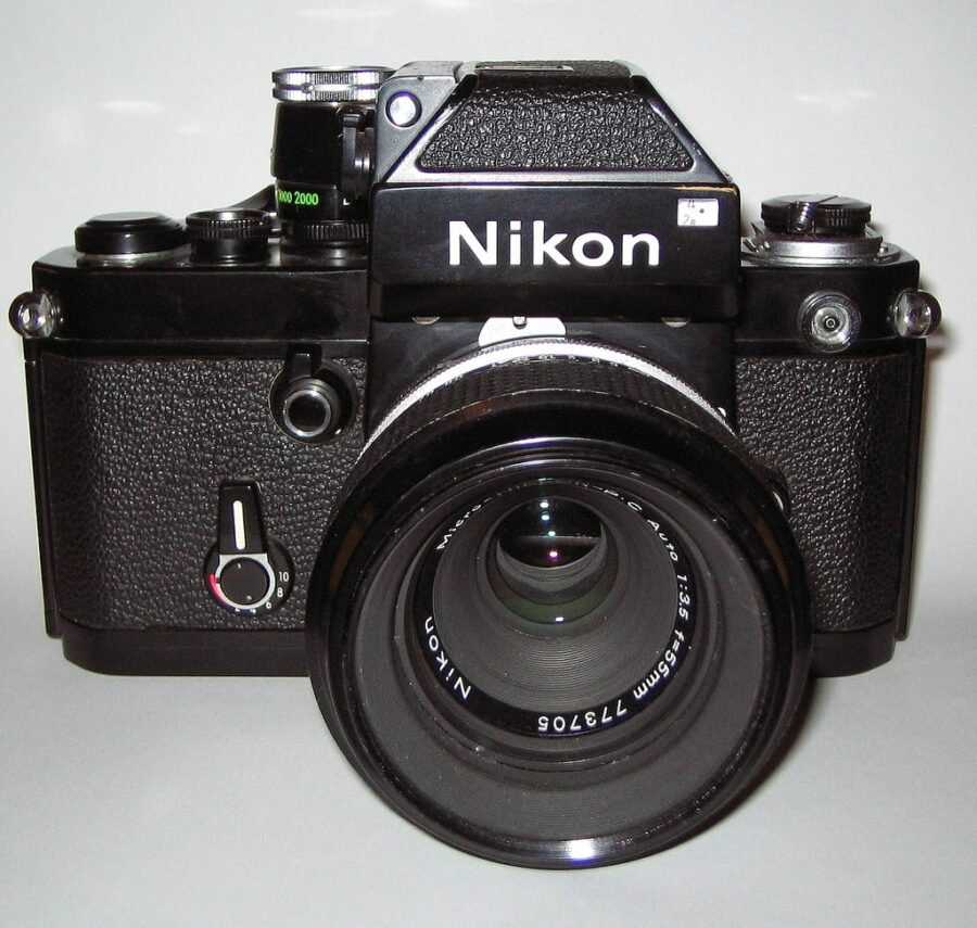 Nikon F2: La Cámara Analógica que Conquistó la Guerra, el Espacio y la Historia