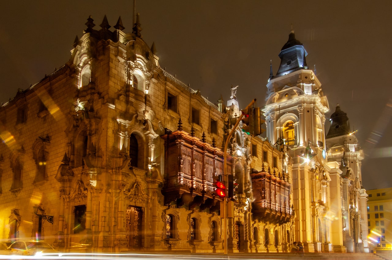 Lima Cálida y Vertical: Una Noche con la Nikon D2x