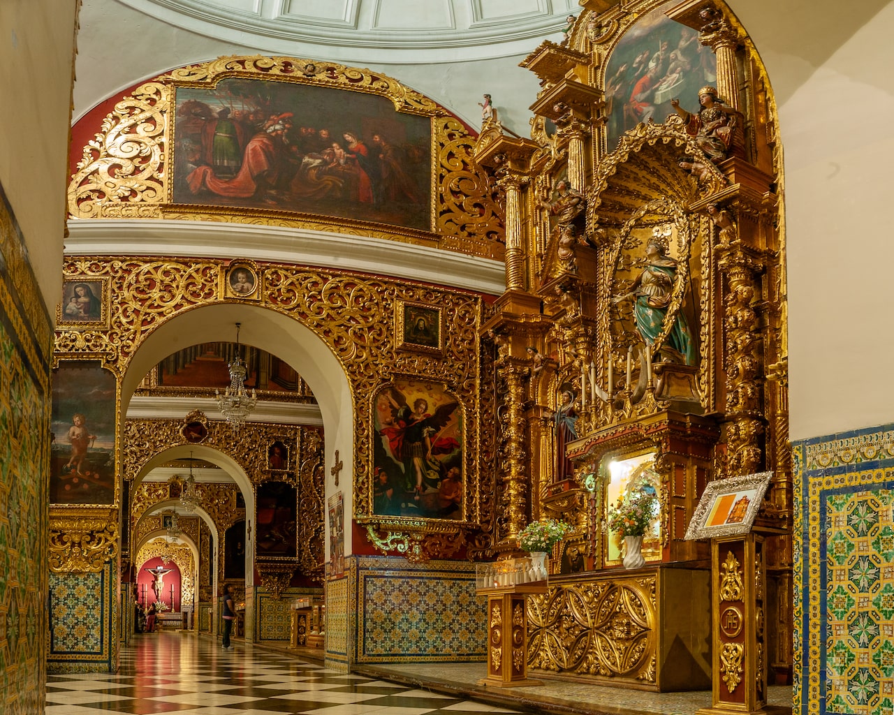 Iglesia San Pedro de Lima: Oro, Historia y Técnica Fotográfica