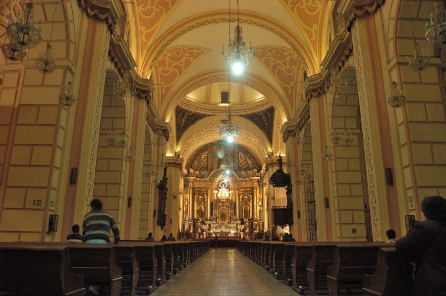Fotografías dentro de la Iglesia de la Merced en Lima – Nikon D100 (2008)