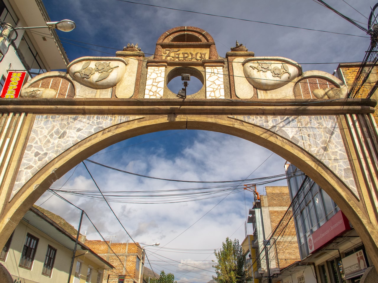 Tarma, la Perla de los Andes: Un Encuentro con la Luz y la Fe