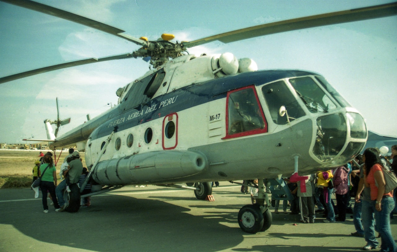 Mi-17 de la Fuerza Aérea del Perú: Fotografía Analógica con Nikon F5 en Las Palmas