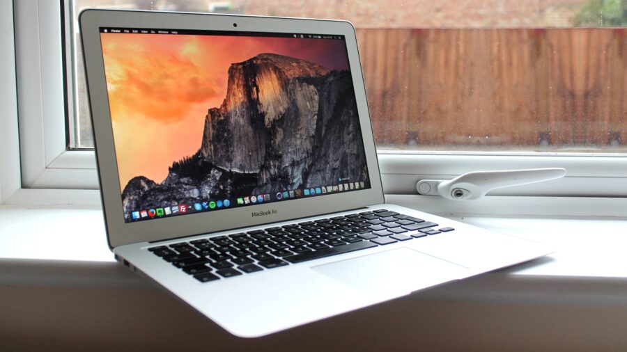 MacBook Air 2017: Tu Compañera de Viajes Vintage que Sigue Dando Guerra en 2025