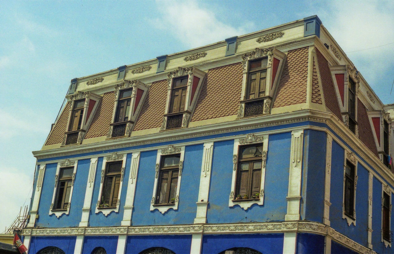 Recorriendo Lima con mi Nikon F3: detalles arquitectónicos en película
