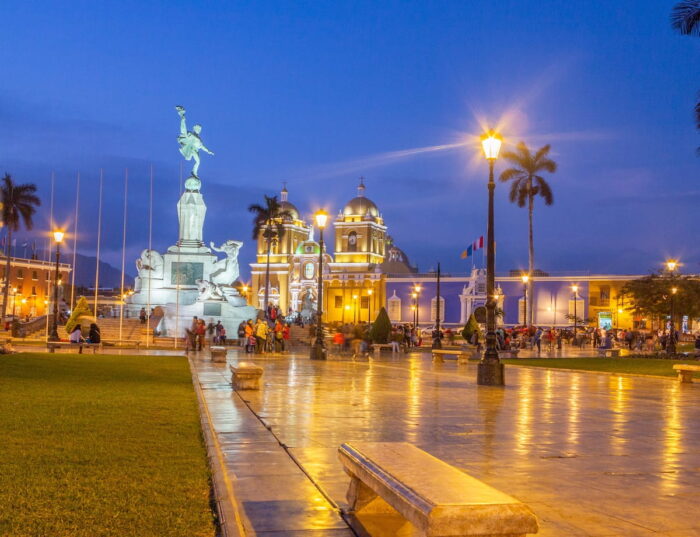 Trujillo entre el atardecer y la noche: un viaje familiar que terminó en fotos que no estaba buscando